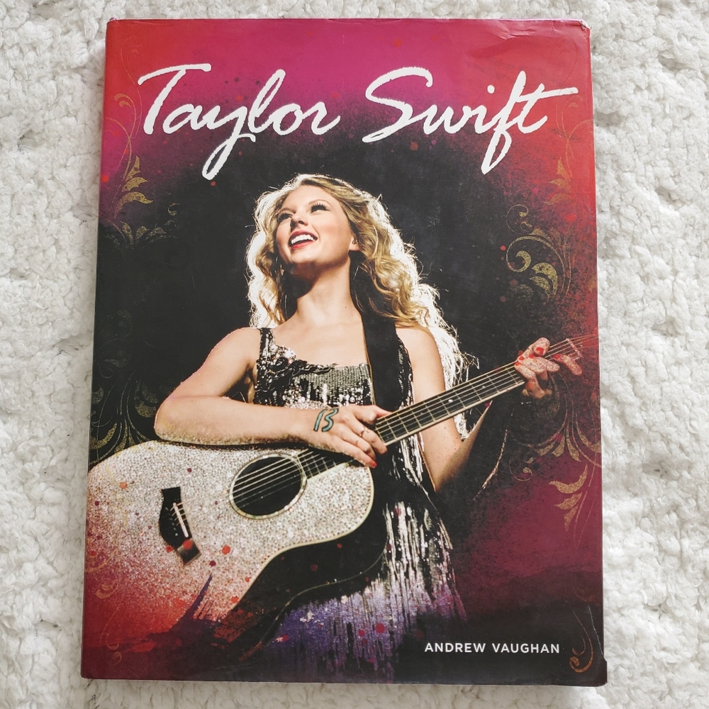 2012 Taylor Swift Hardcover Book by Andrew Vaughan